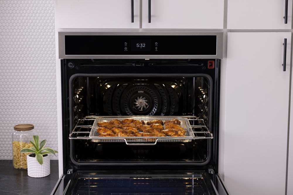 https://www.friedmansideasandinnovations.com/wp-content/uploads/2020/05/Wings_Frigidaire-oven-with-AirFry_0314.jpeg