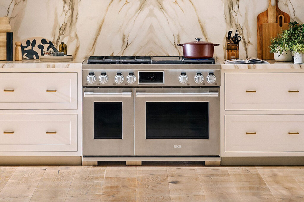 SKS Dual-Fuel Pro Range with 6 Burners and Griddle