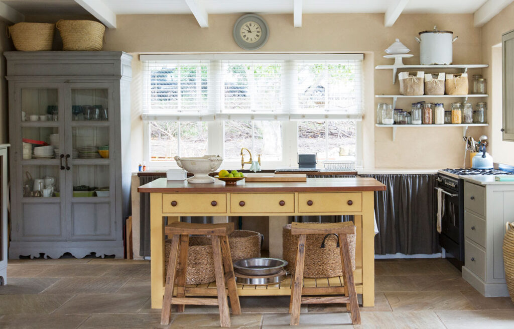 Design Hallmarks of an English Kitchen