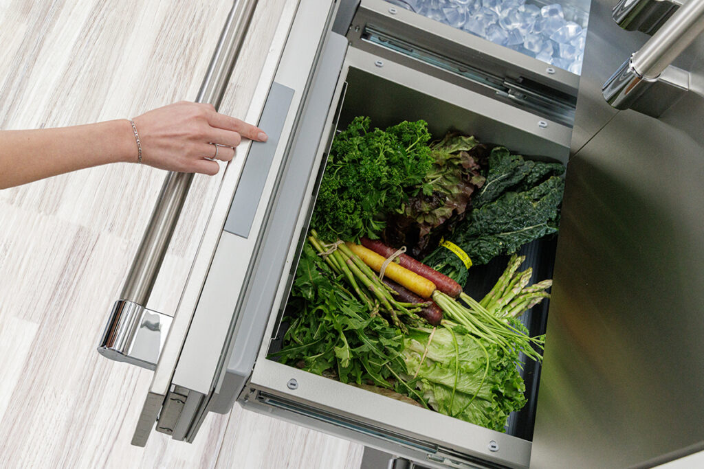 Thermador bottom freezer refrigerator with Thermaflex drawer